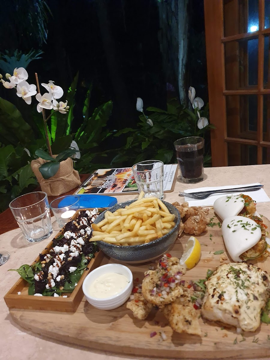 Rainforest Restaurant Photo 9